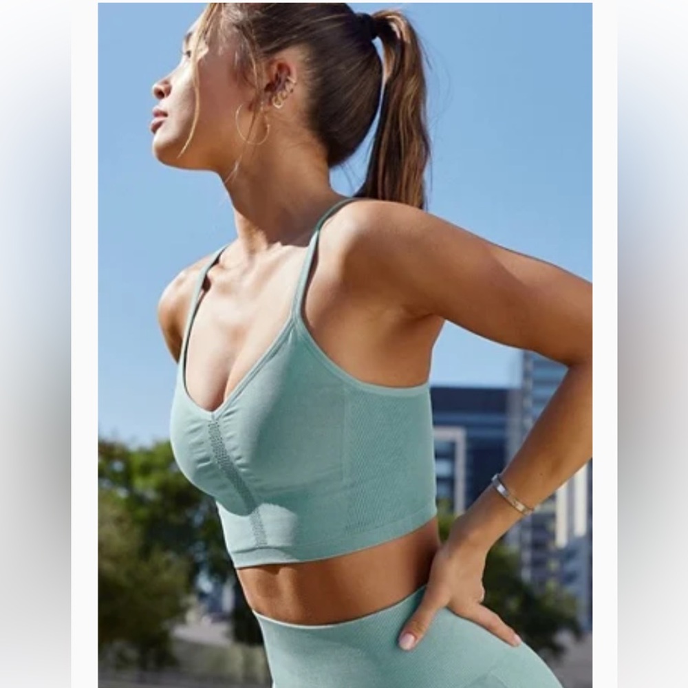 Fabletics Set: Sync Seamless Bralette and Sync Seamless High-Waisted 7/8 Legging